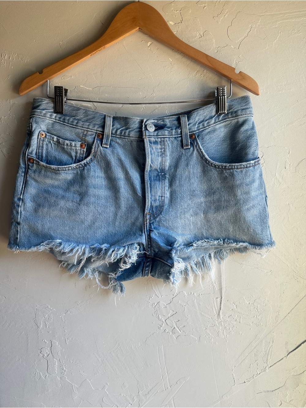 Levi's 501 Cutoff Denim Shorts Light Wash Frayed Raw Hem Festivalโ Grunge W30